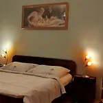 斯塔特克克鲁贝克酒店 *